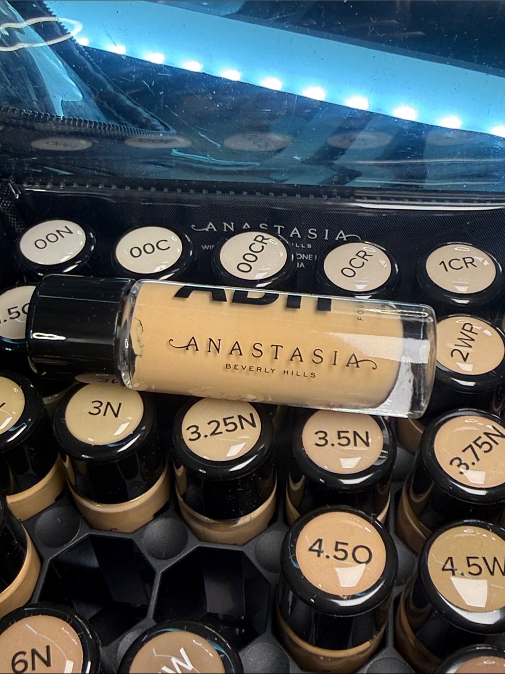 Anastasia Beverly Hills Foundation Set – 41 shades with black travel case